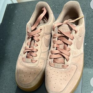 WOMENS AIR FORCE 1s